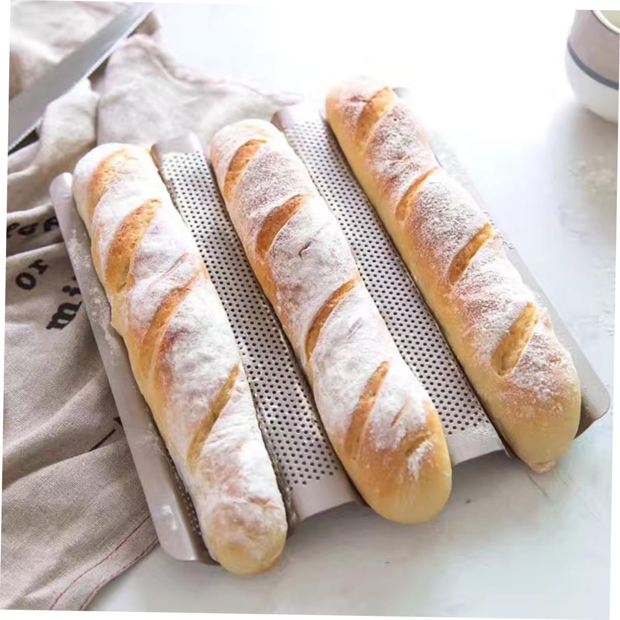 Baguette Backblech aus Beschichtetem Carbonstahl Fach Perforiertes Brotbackform in Gold Kleine für Knuspriges Französisches und Italienisches Brot zu Hause