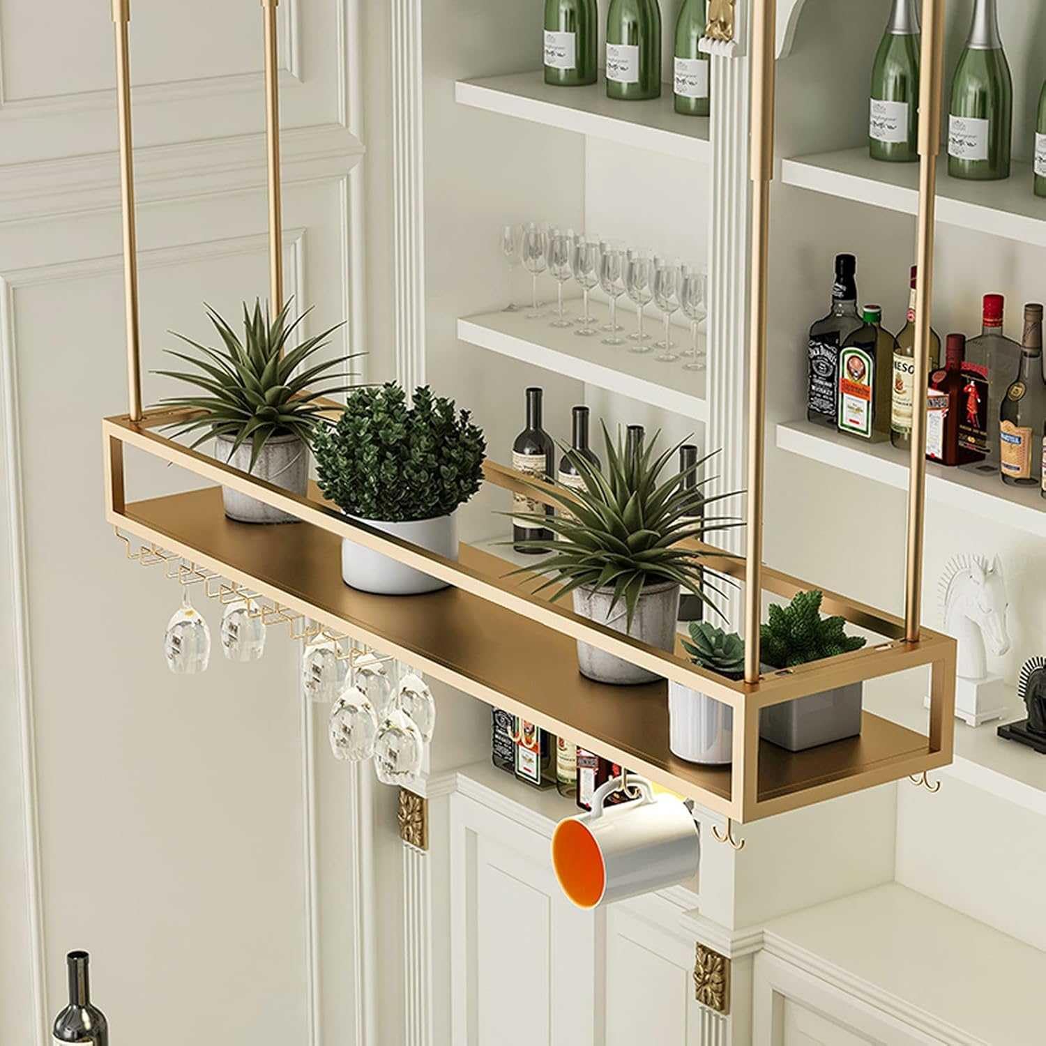 Étagère à Vin Suspendue en Métal Noir et Doré au Style Design Prestige