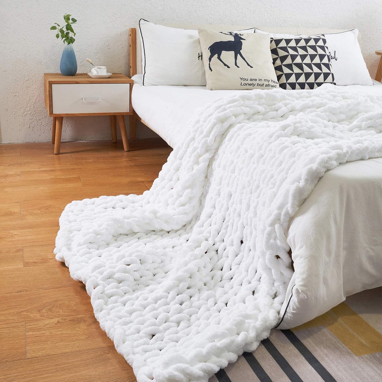 LUOZIQINX Soft Knit Blanket Throw, Large Chunky Knit Blanket, Hand Chenille Knitted Throw Blankets, Machine Washable for Bed Sofa Chair Office Boho Home Decor,white,150x150cm