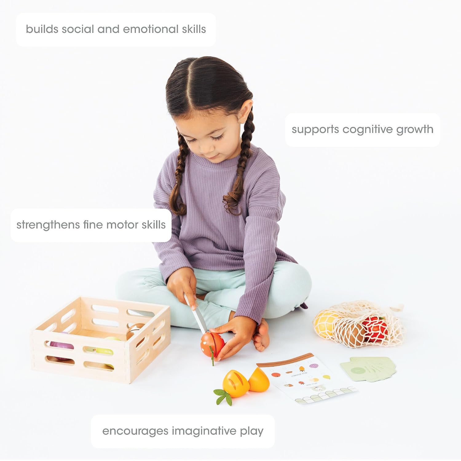 Pearhead Wooden Farmers Market Play Food Set for Toddlers 2+ – 21-Piece Montessori Pretend Play Kitchen Toy with Cutting Fruits & Veggies, Storage Crate & Shopping Bag, Easter Basket Stuffers