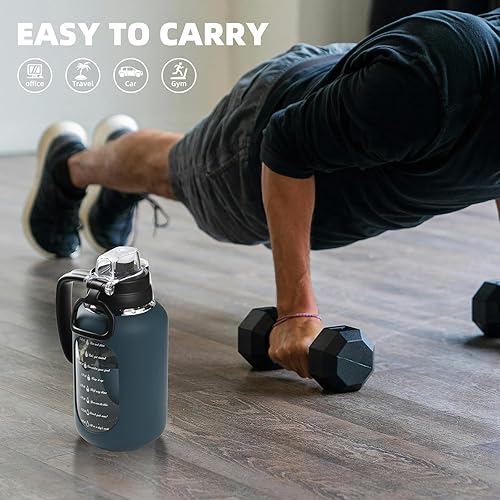 Miniatura 7 de Botella de agua motivacional grande de 64 onzas con marcador de tiempo, botellas de agua deportivas con funda de silicona y tapa con asa, jarra de