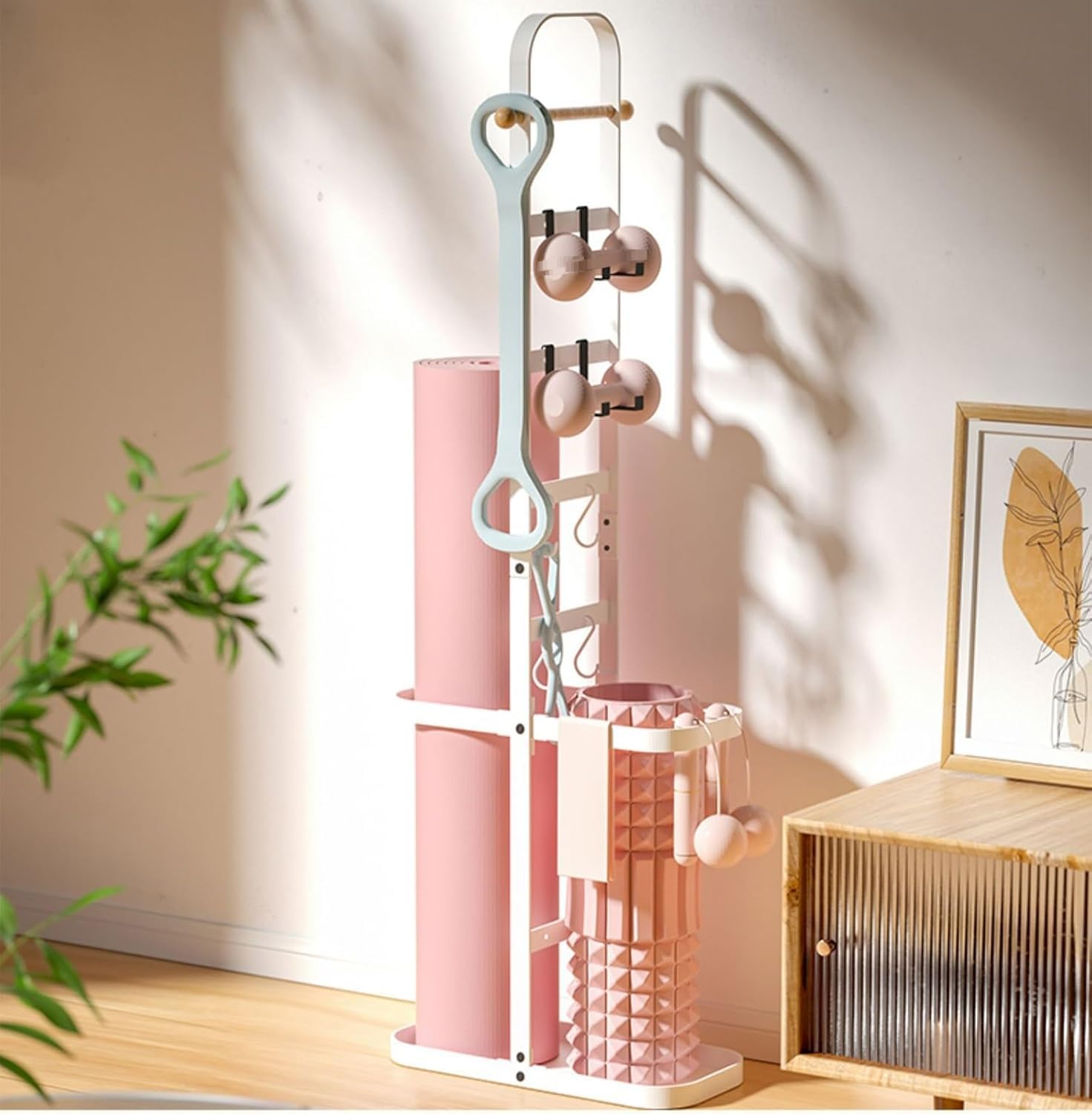 Yogamatten-Aufbewahrungsständer, langlebiger Metallboden-Standhalter mit verstellbaren Haken - Idealer Organizer für Heim-Fitness- und Fitnesscenter, stilvolles und platzsparendes Design (weiß)