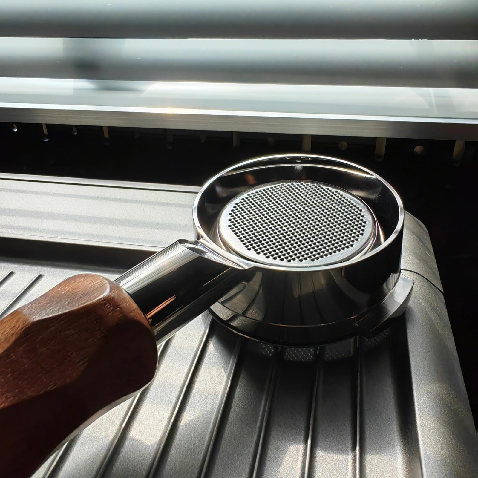 Gemini 58mm Bottomless Portafilter Walnut Handle & Naked Double Shot Filter Basket for Espresso Lovers - Image 4