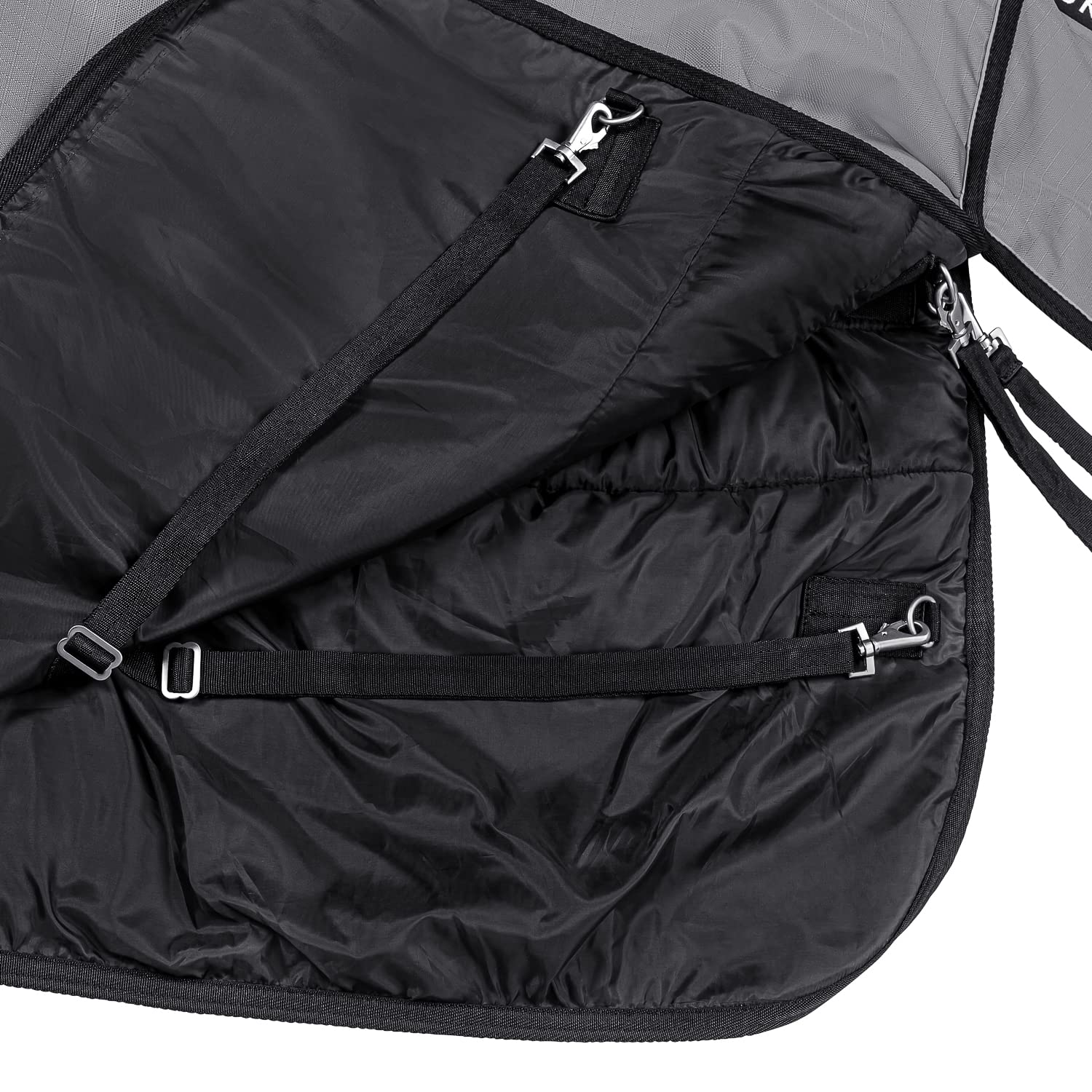 SUNRIDE Manta de Invierno para Caballos de 250g (Helsinki) - Reflectante, 1200D Ripstop - Parte para el Cuello Opcional - se Puede Combinar con Mantas Interiores (140 cm, Negro/Gris)