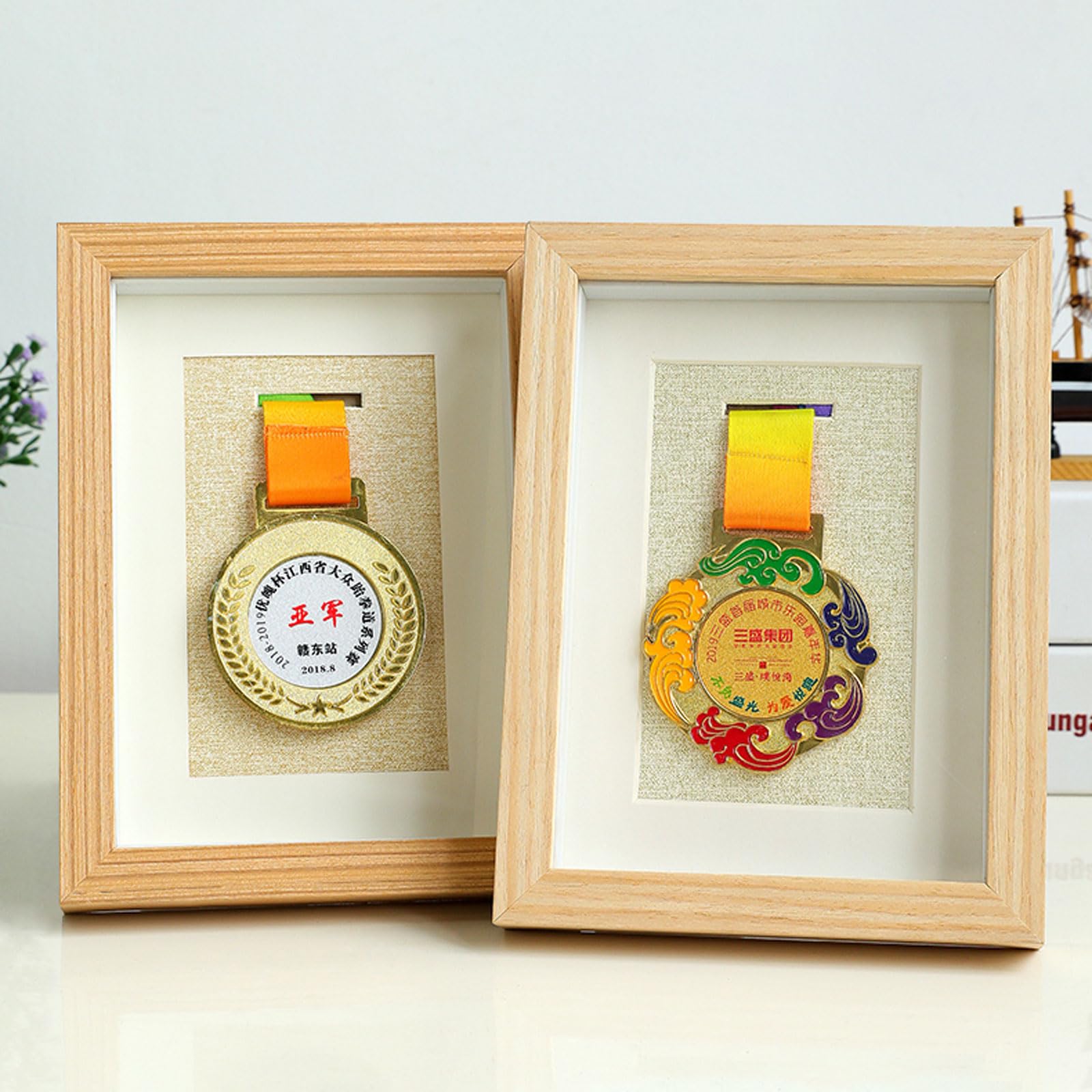 Drewniana ramka do ekspozycji medali sportowych, Drewniana ramka na medal, wielokolorowa, wiele rozmiarów(White Oak,A4 (3 medals))