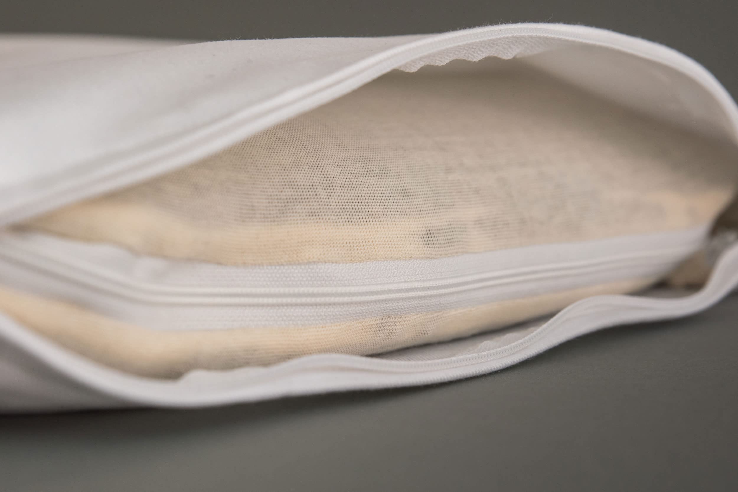 GIRAFFENLAND Cuscino di grano saraceno, 40 x 76 cm, in twill bianco, con bucce di grano saraceno biologico, con fodera aggiuntiva biologica
