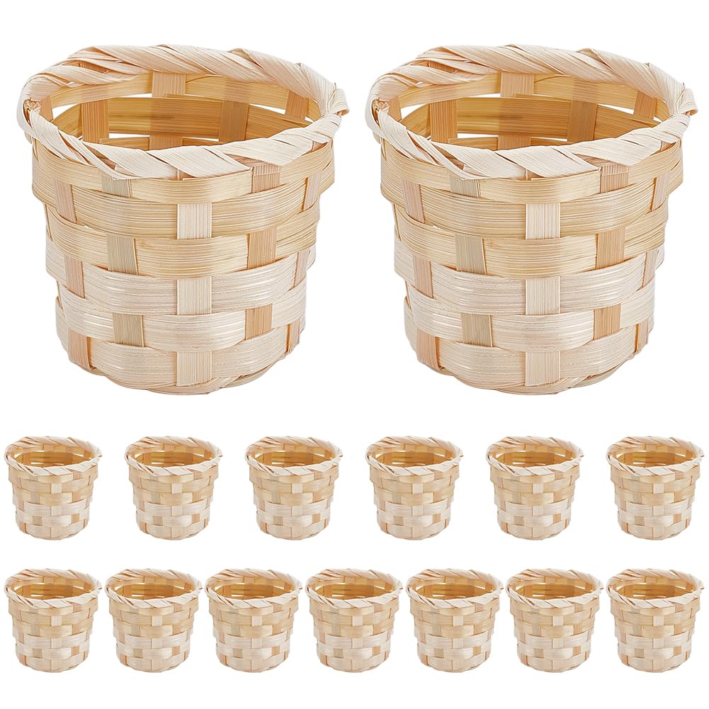 Mini panier de rangement en osier pour une table de fête de Pâques et décoration de buffet