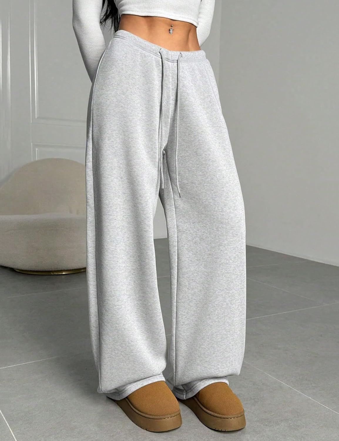 HeSaYep Women's Fleece Lined Sweatpants V-Waisted Wide Leg Sweat Pants Winter Warm Pants with Pockets - Image 4