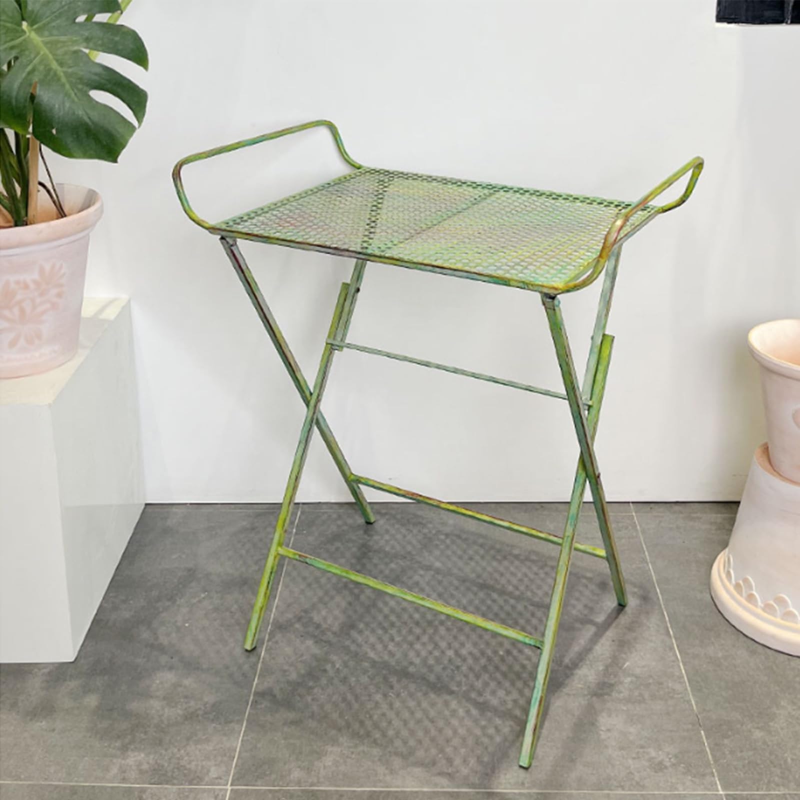 Mesa auxiliar redonda de metal estable y estructura en X para evitar caídas en jardín