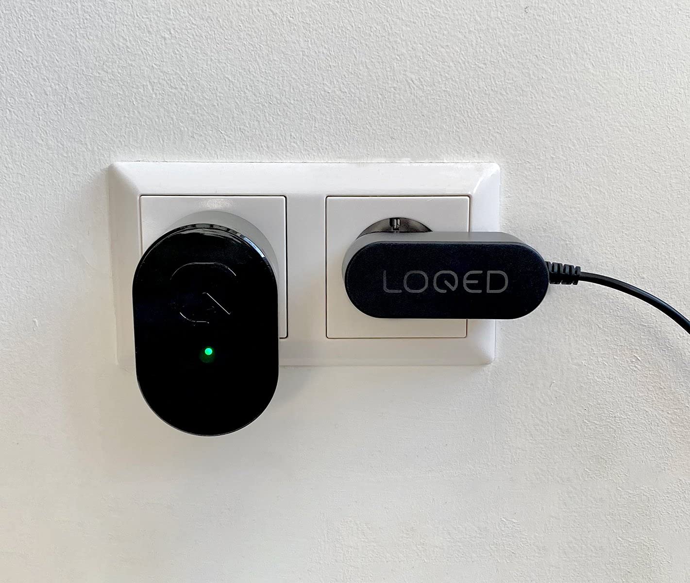 LOQED Power Kit – Kit de Carga con 8 Pilas Recargables para la Cerradura Inteligente LOQED, Cable de 3 m, Cargador Compacto