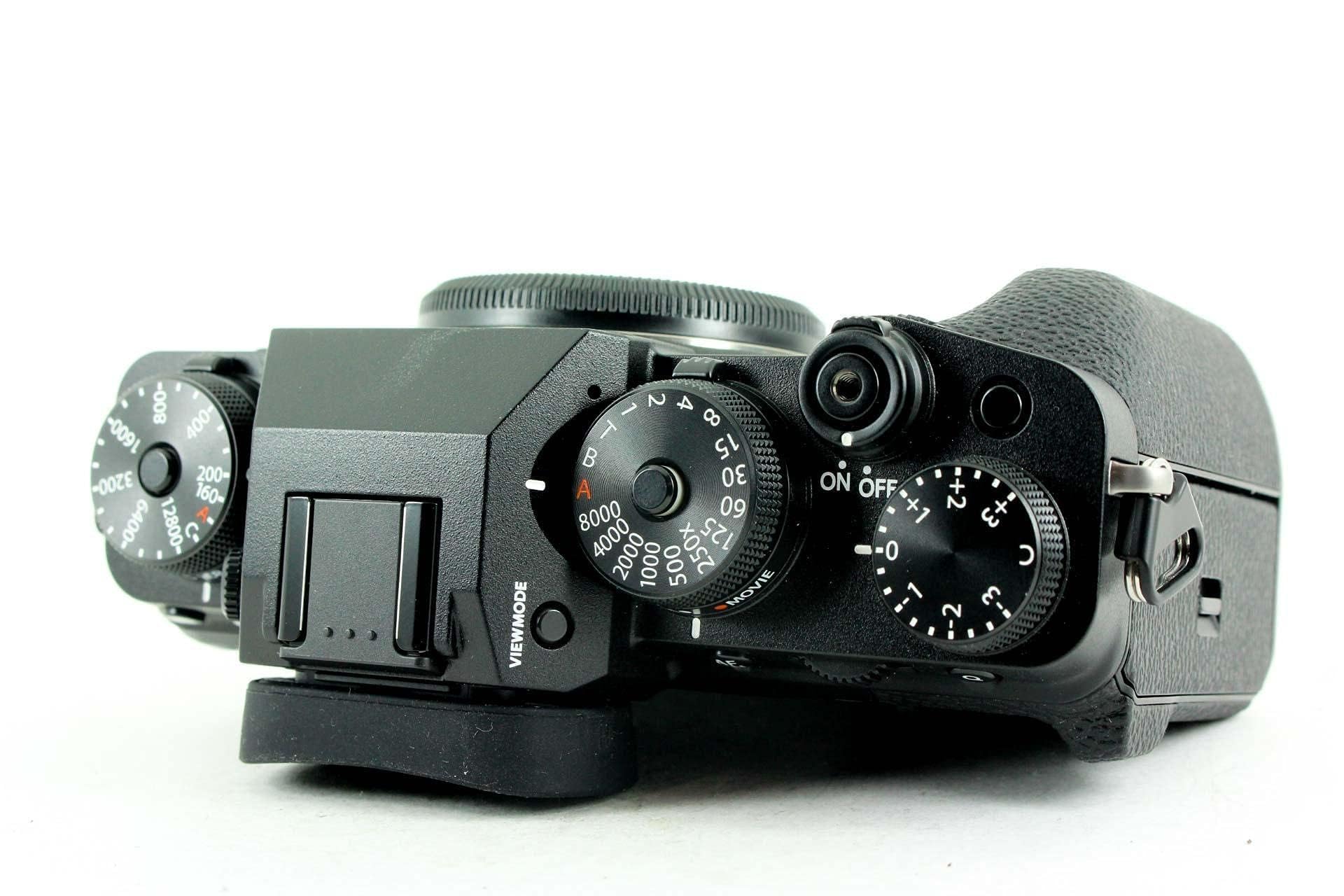 Fujifilm X-T4 Fotocamera Digitale Mirrorless 26 MP, Sensore X-Trans CMOS 4, Stabilizzatore IBIS, Filmati 4K 60p, Mirino EVF, Schermo LCD 3" Touch Vari-Angle, Solo Corpo, Nero