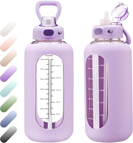 SIEROZUR Botella de agua de vidrio de 64 onzas con popote y asa, botella de agua grande de medio galón con funda de silicona y marcador de tiempo,