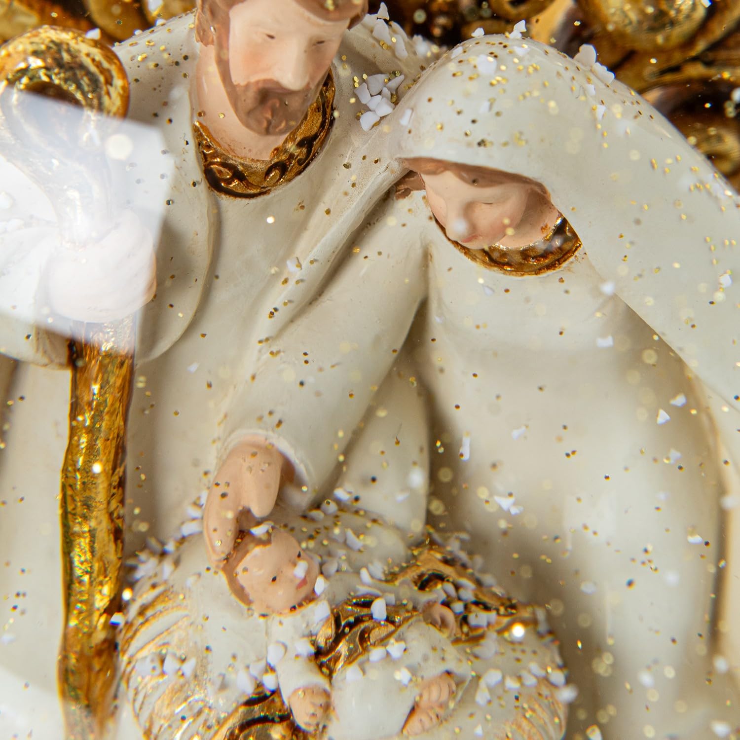 DRW Boule à Neige avec Figurine Nativité Musicale en résine à Corde en Blanc et doré 15 x 15 x 20 cm
