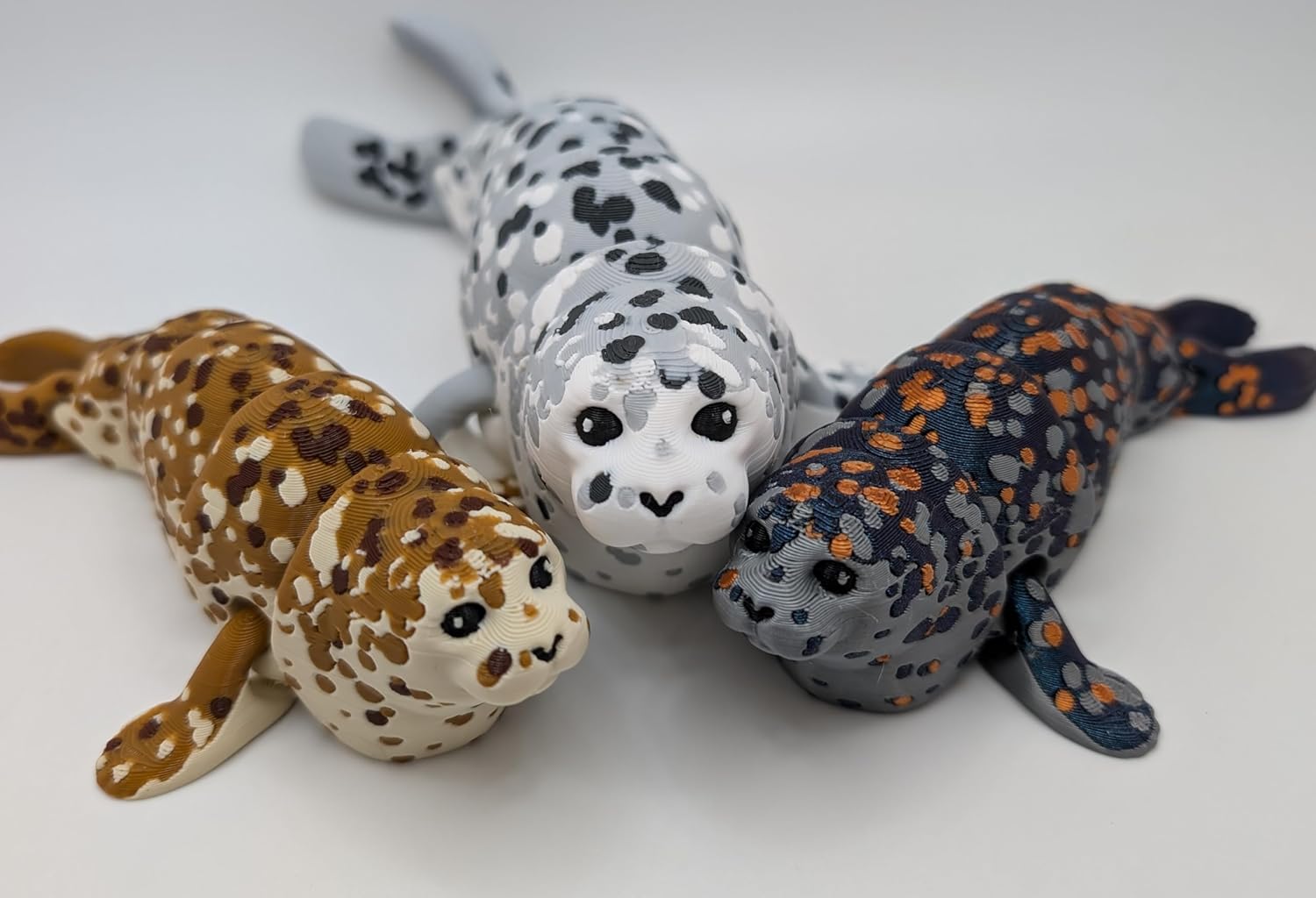 3D Printed Articulated Spotted Seal - Gift Fidget Toy (Spotted Grey, Small)