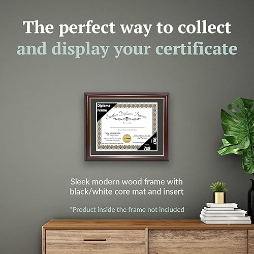 Vista 153 de Creative Picture Frames Marco de diploma de borde dorado caoba de 12 x 16 pulgadas con vidrio negro y colgadores de pared instalados, marco