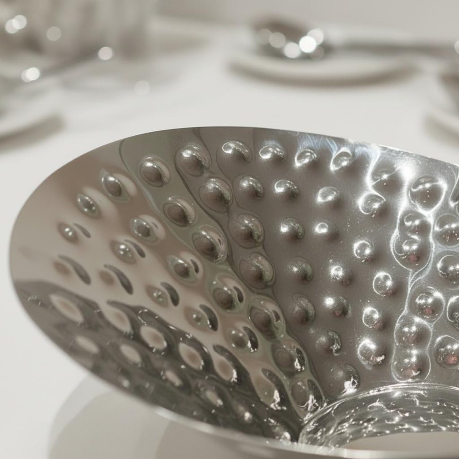 Cuenco Industrial Frutero Ensaladera Tazón Fuente para Servicio en Acero Inoxidable Martillado con Diseño Inclinado y Abertura Amplia para Mostrado, Grande, Martillado Inclinado