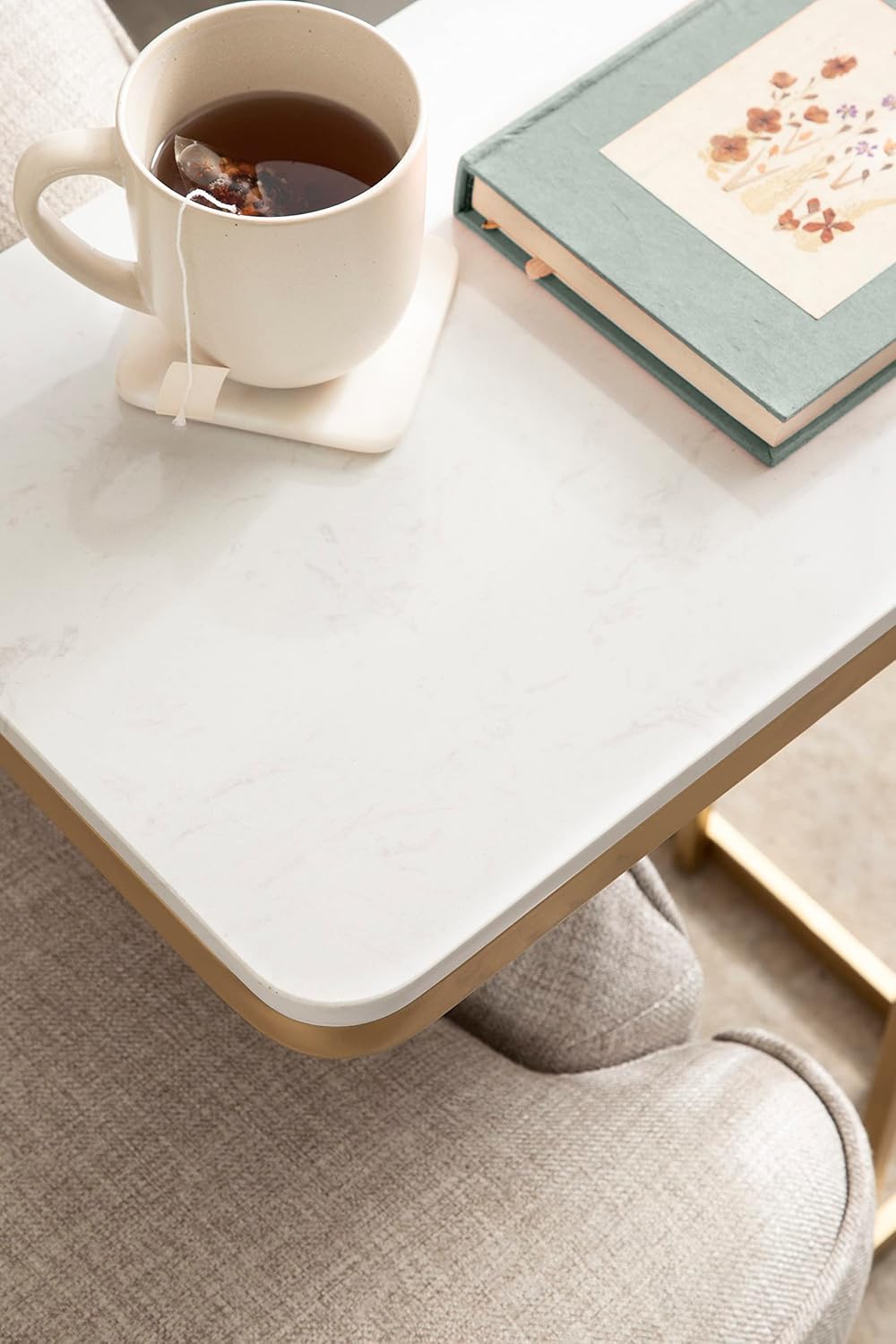Kate and Laurel Credele Modern Glam Marble C-Table End Table; 12 x 19 x 27; White and Gold; Chic Contemporary TV Tray Table with Metal Legs And Cultured Marble Tabletop
