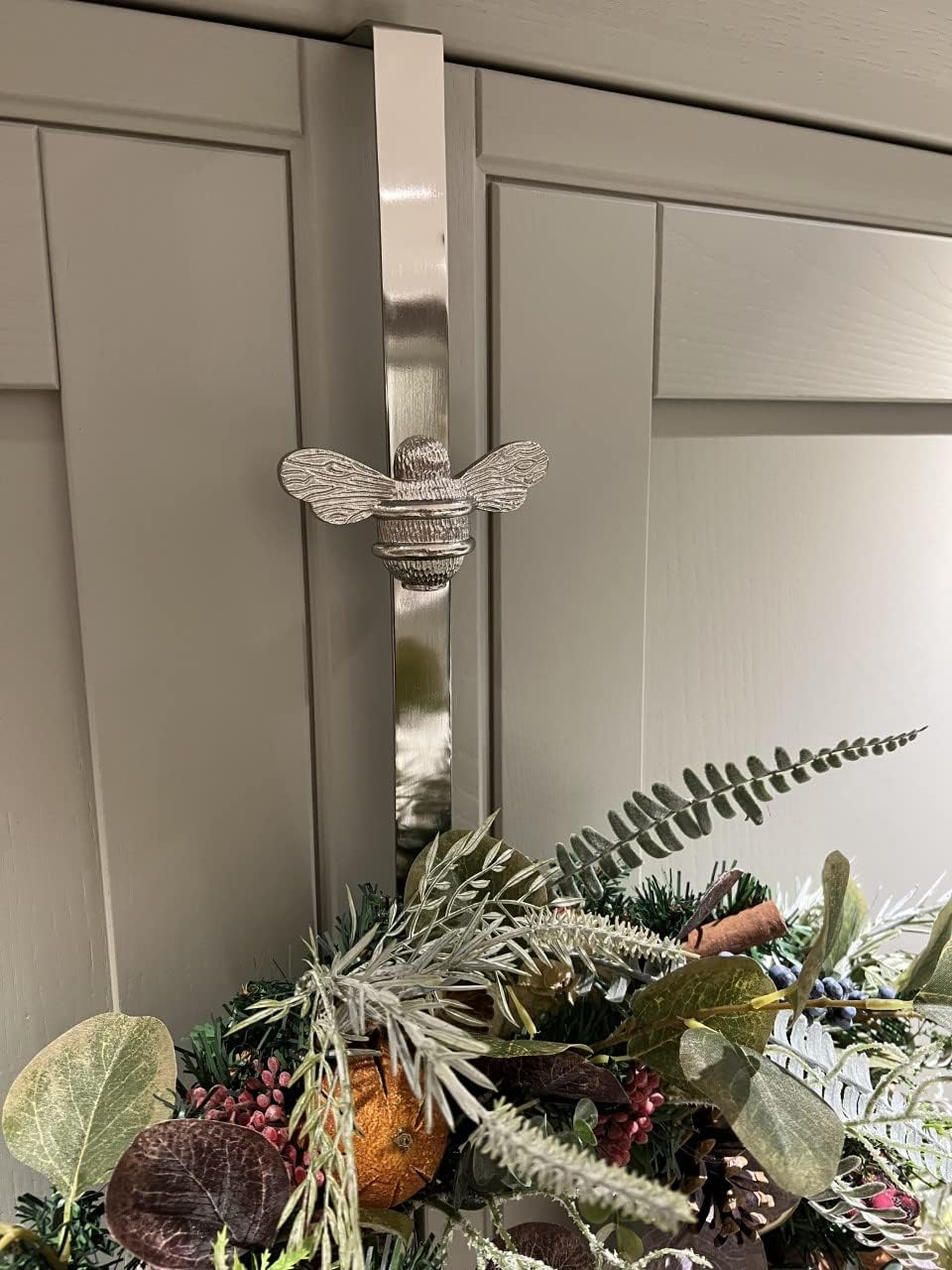 Brass bee Wreath Hanger, Hang Over The Door Iron Wreath Hanger Wreath Holder Wreath Hook for Decoration Large (Silver)