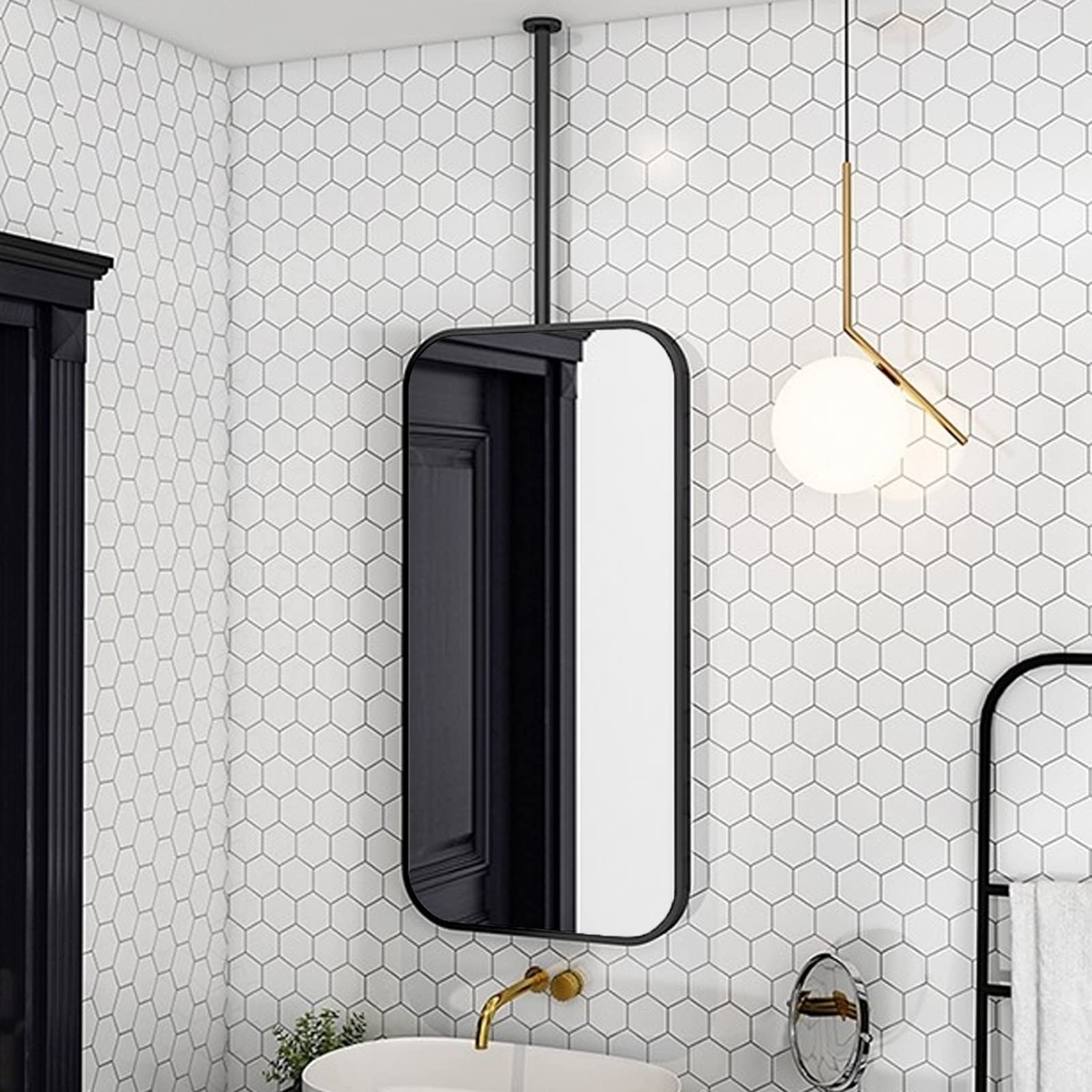 Miroir rectangulaire à suspendre pour illuminer une entrée sombre grâce à son design suspendu