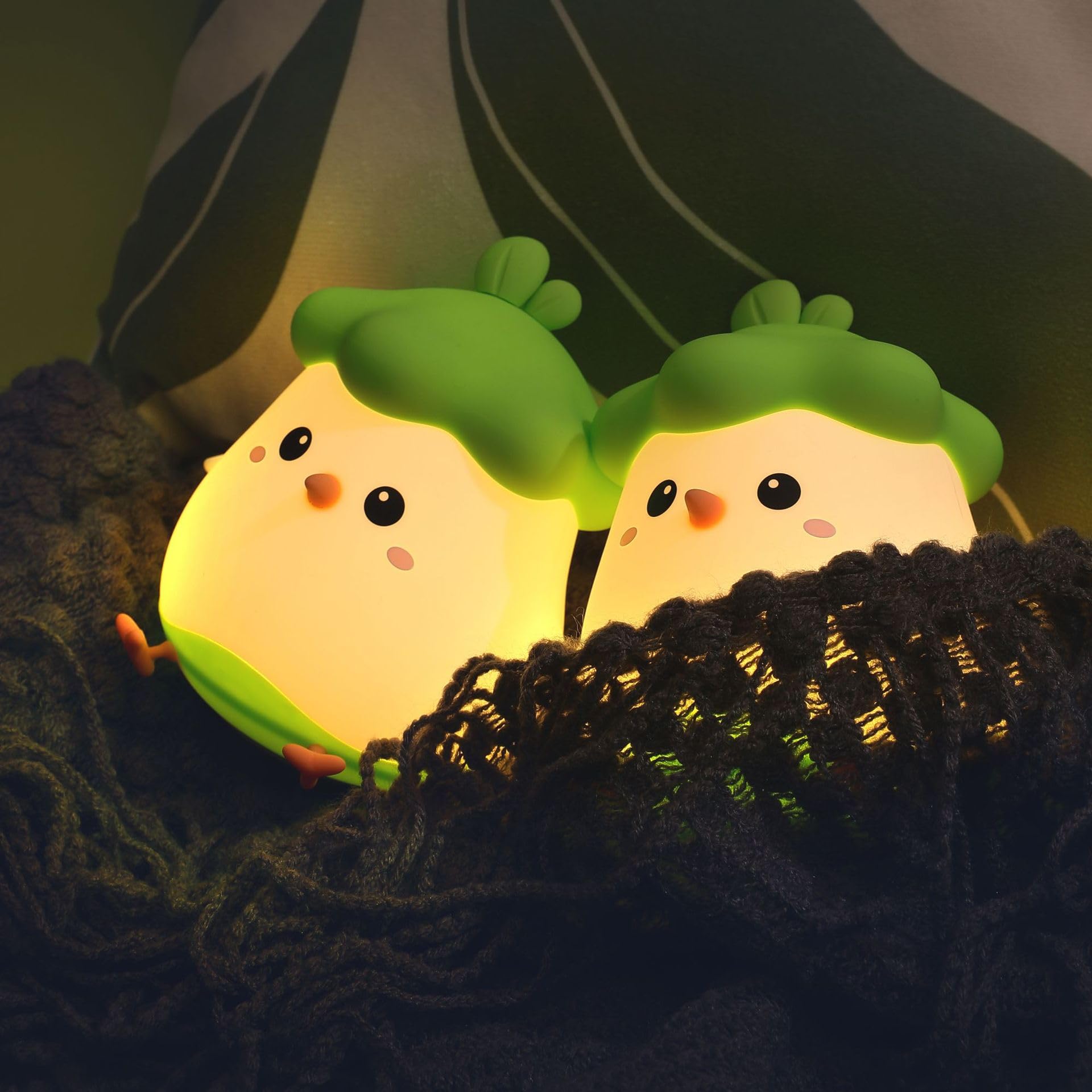 Lámpara de noche plato de pollo pequeño Kiri de silicona con luz nocturna para dormir, regalo de vacaciones, mini adornos pequeños, luz recargable por USB (verde pollito)