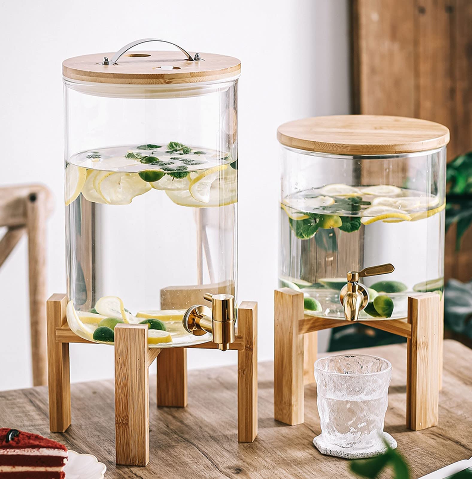 Dispensador de bebidas de vidrio con soporte y espiga para fiestas y eventos, ideal para vino, jugo, cerveza, ponche, té helado, rango de temperatura: -20 °C a 150 °C (capacidad de 8 litros)