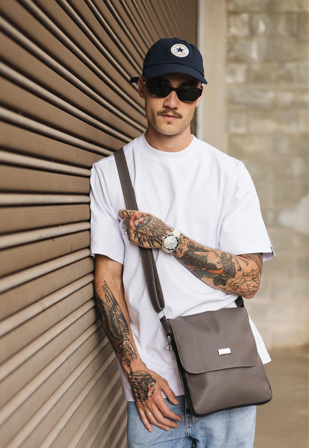 Bolsa Lenna’s Transversal L012 em promoção! Veja a oferta e mais achadinhos de Mochilas & Pastas Masculinas 6 Hoje é o melhor dia para comprar Bolsa Lenna’s Transversal L012 com aquele preço maroto! Promoção! Aproveite a oferta! 6
