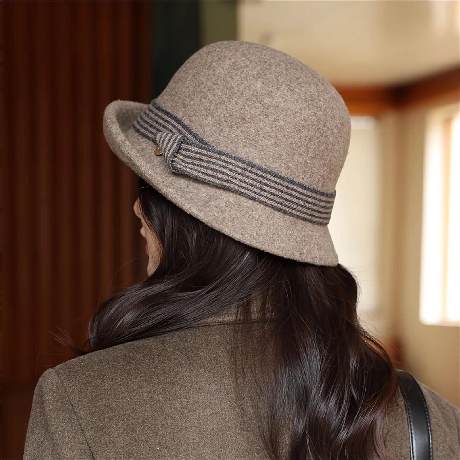 Cappello Donna Invernale Cappello in Feltro, Parte Superiore Rotonda, Cappello a Cilindro Piccolo con Bordo Arricciato alla Moda, Cappello da Bacino in Lana da Donna(Black)