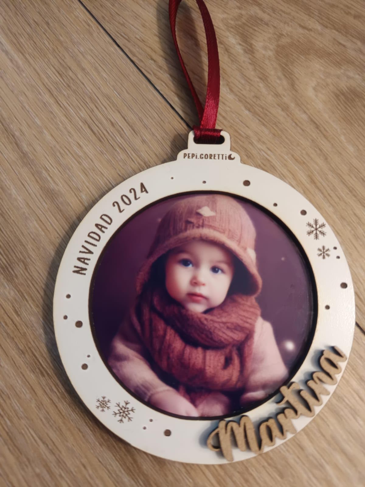 Bola de Navidad de Madera Personalizada con Foto y Nombre - Regalo Único y Original