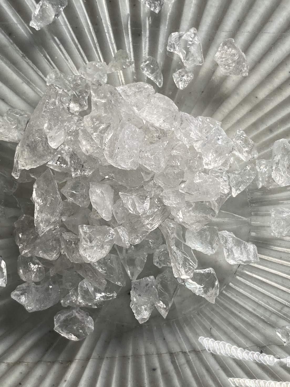 Clear Quartz - Medium Chips no Powder - 100% Clear Quartz Life+Love! Clarity Amplifies! med(1 Pound)
