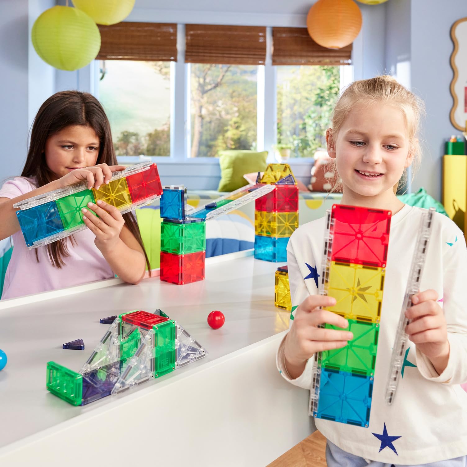 Magna-Tiles® Rail Racers Deluxe 90-teiliges Magnetbauset - Die Original Magnetbaumarke