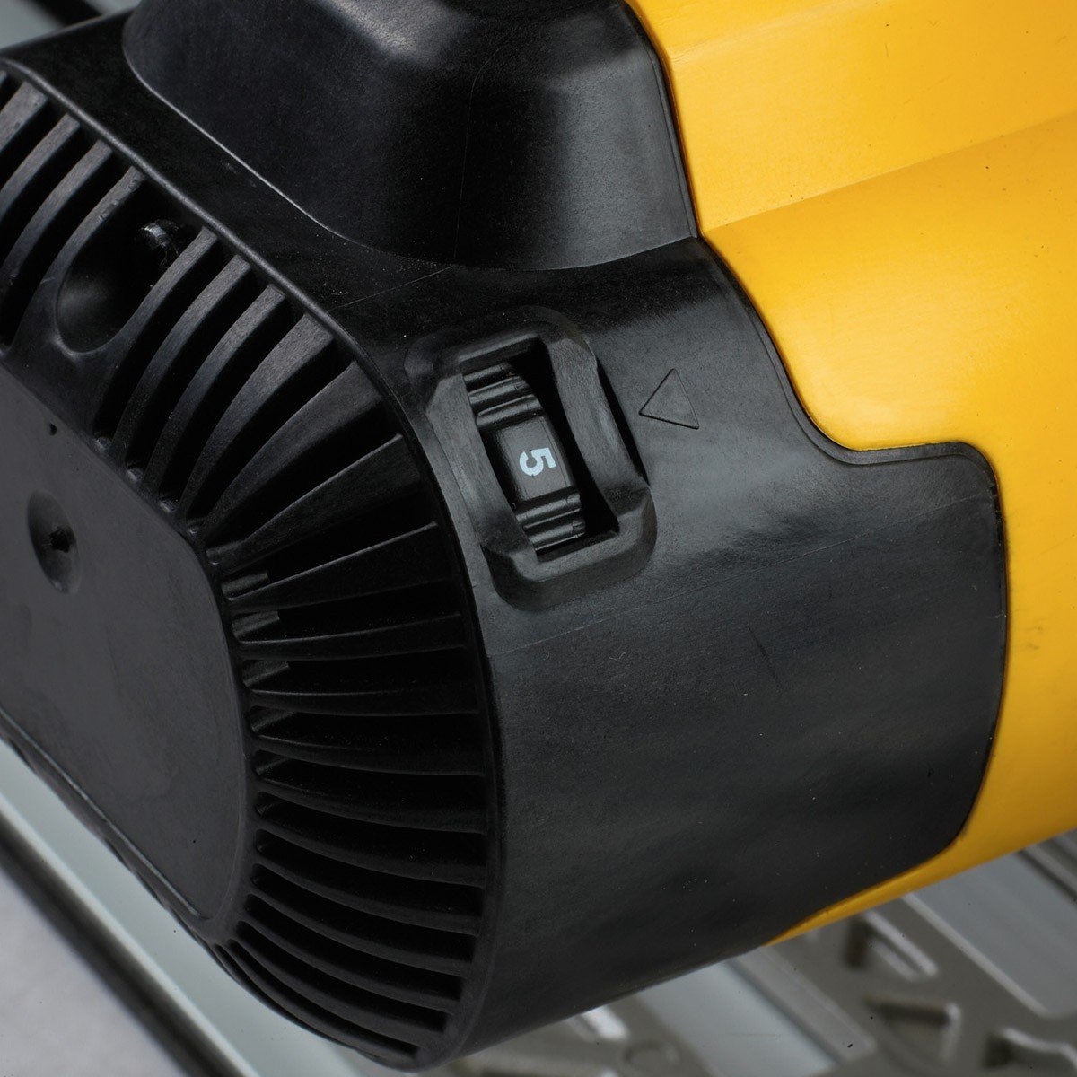 DEWALT sega ad affondamento 165mm prof. mm. 86 1300W, DWS520KT-QS