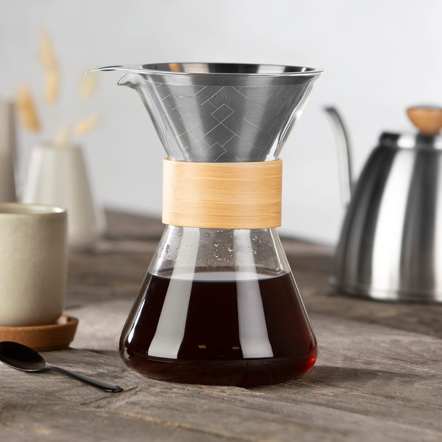 BEEM Jarra de café Pour Over - 0,7 L | Diseño de bambú y vidrio | Vidrio de borosilicato resistente | Con filtro permanente de acero inoxidable | Hasta 6 tazas