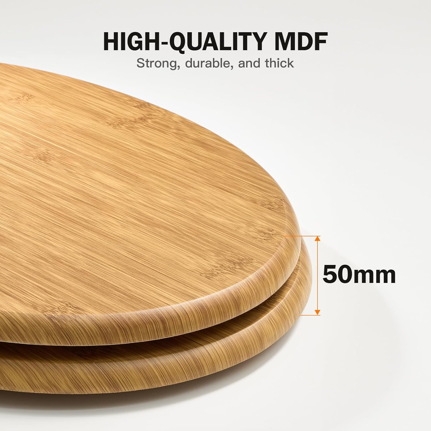 Avvicinamento view of the Pipishell toilet lid showing its 50mm thickness, highlighting the high-quality MDF material.