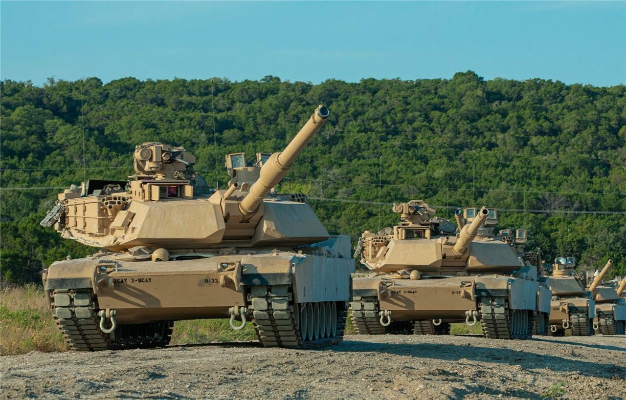 Home Comforts M1A2 Abrams Main Battle Tank - Canvas Print - Vintage Art Reproduction, Wall Décor (10x14 inches) - Comes Stretched on the Canvas Bars