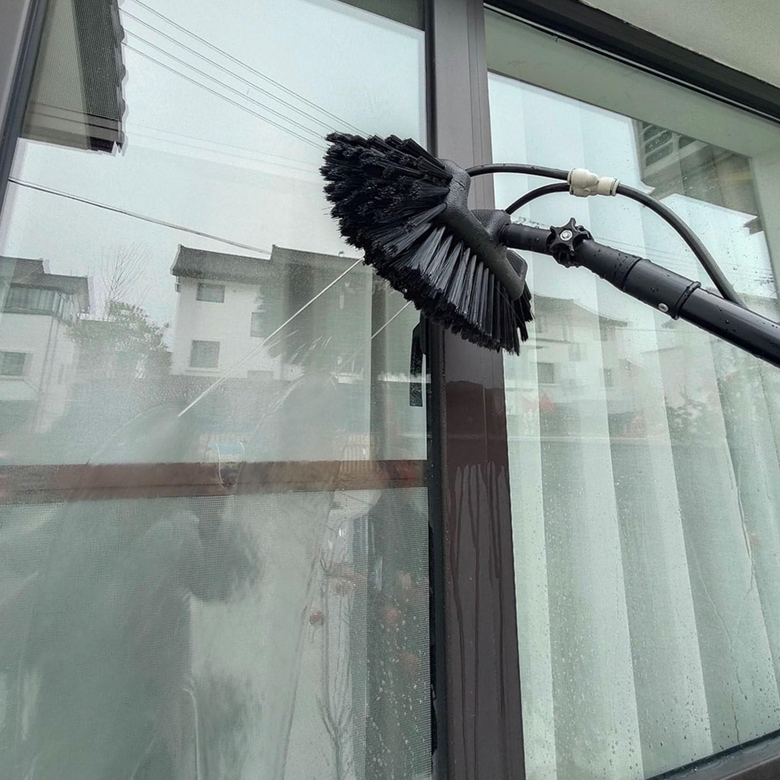 Spazzola in fibra di carbonio Teles da 10 m, con palo alimentato ad acqua per la pulizia di pannelli solari e finestre, kit retrattile Exteon ideale per una pulizia esterna senza sforzo