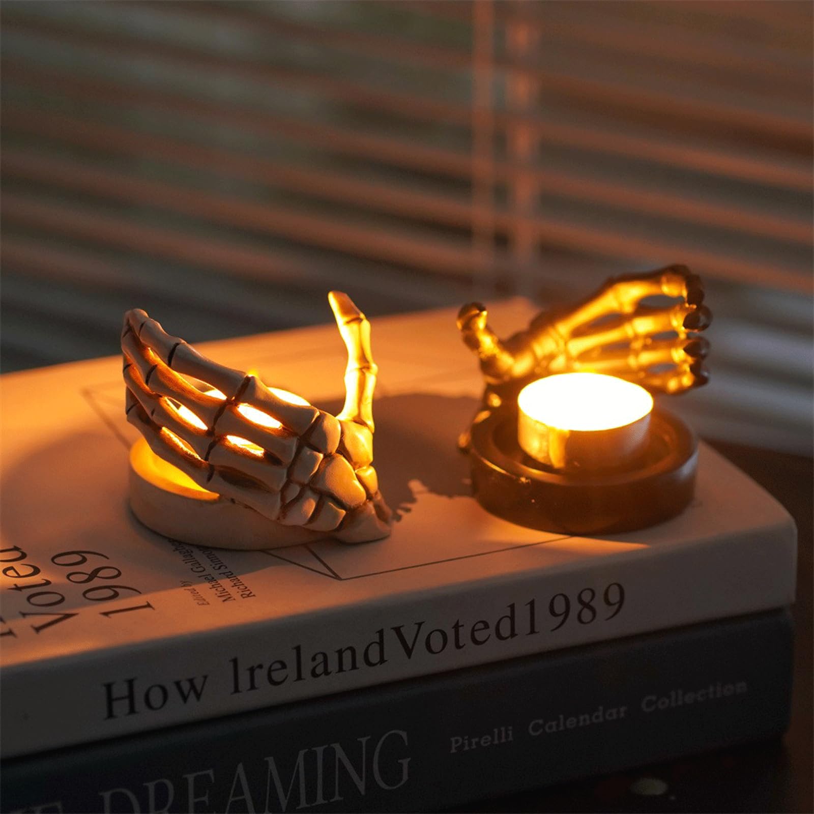 Amazon.co.jp: CoastalCharm スカルクロー キャンドルホルダー 樹脂製