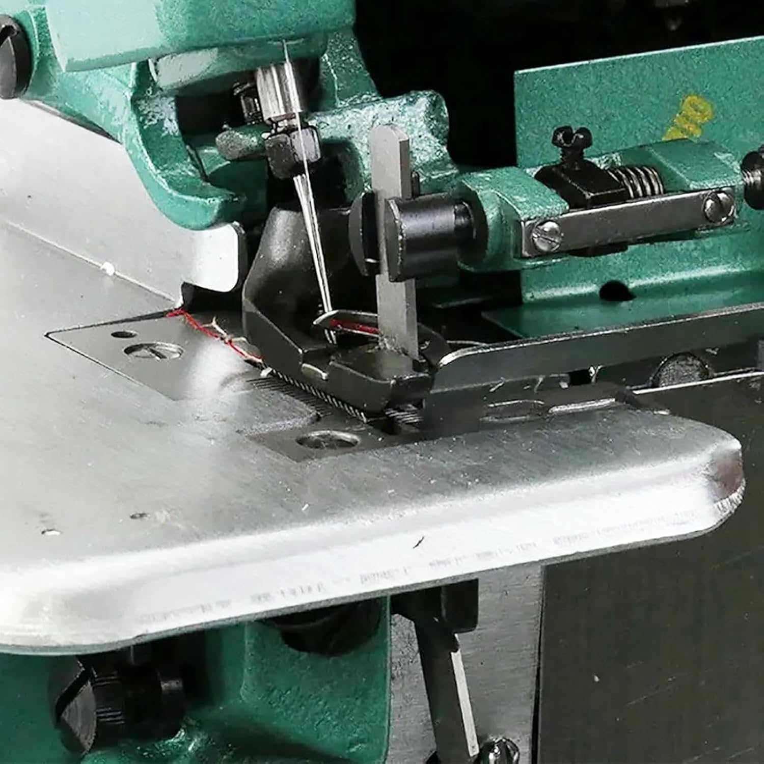 250W Sergers & Overlock Machines, Adjustable Stitch Length & 3000 Stitches Per Minute, with 3 Stitch Capability, Serger Sewing Machine for Hemming Sewing