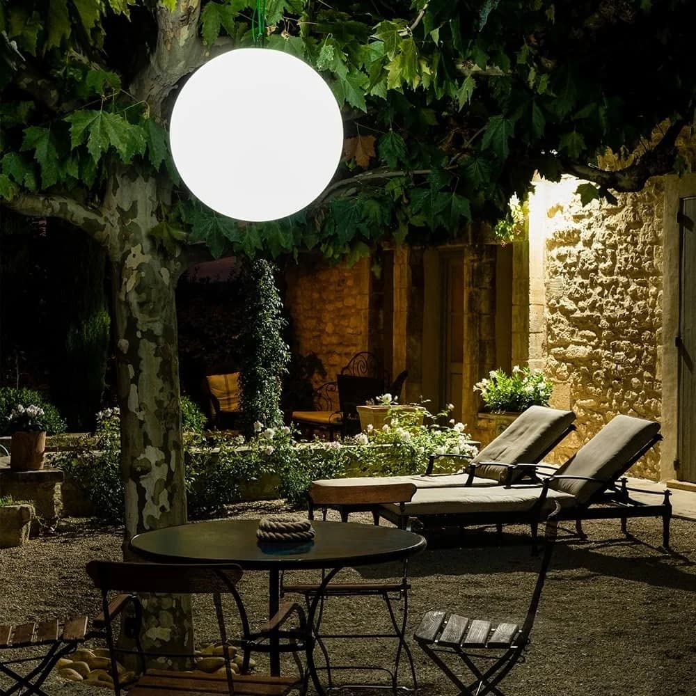 GuirLED - Sfera solare Sfera luminosa LED IP55 RGB Premium XL - Ricaricabile Sole/settore - Telecomando - Lampada da giardino - Fissaggio sugli alberi - Diffusione 360°- Made in France - 50 cm