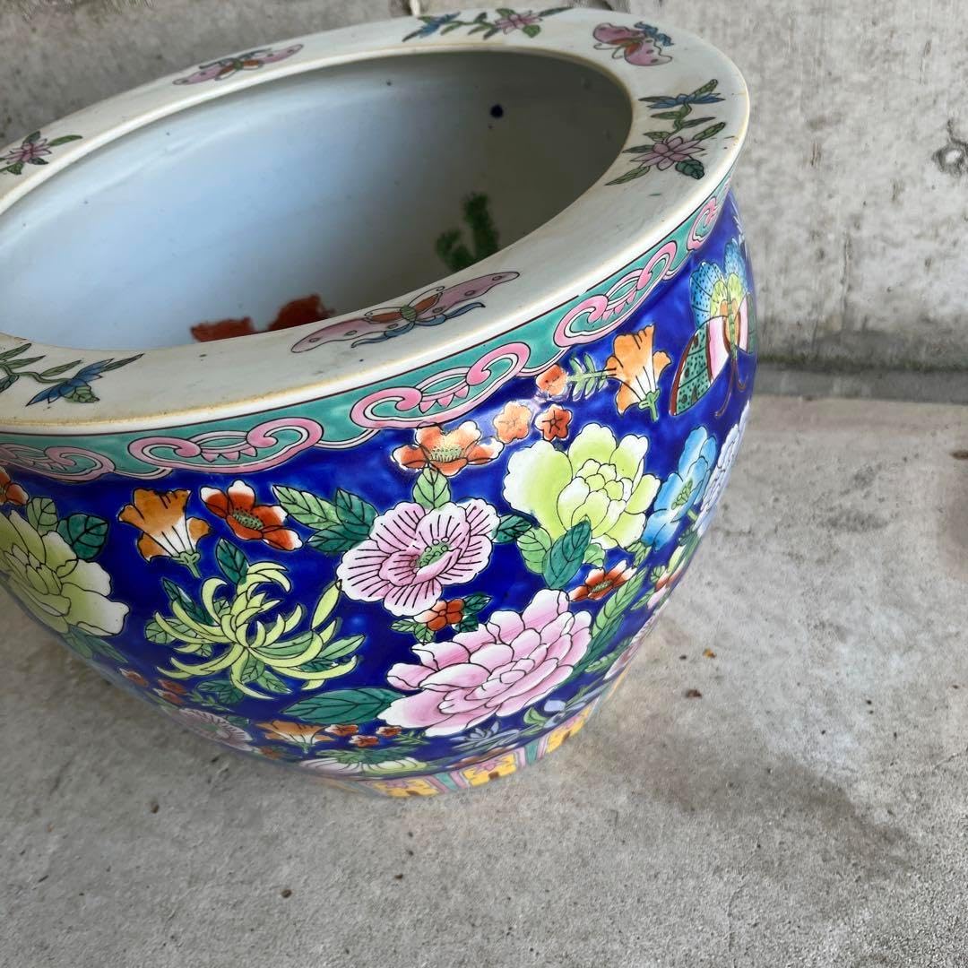 伊万里金魚が泳ぐ絵柄十錦手火鉢大睡蓮鉢金魚鉢 カラフルな色合い