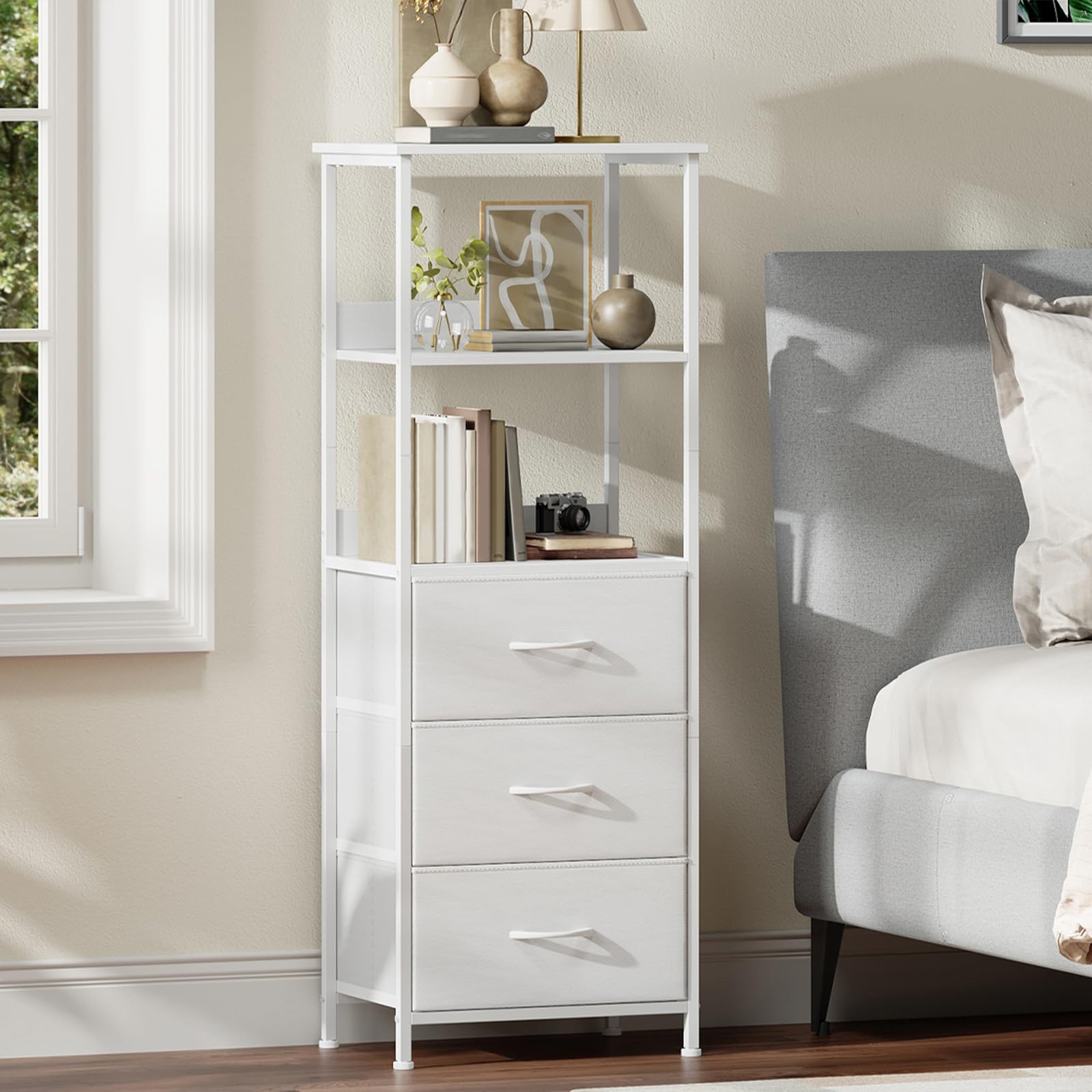 Somdot Bücherregal Standregal Aufbewahrungsregal für Arbeitszimmer Homeoffice, Büroregal Bücherschrank Präsentationsregale, 5 Ebenen 3 Stoffschubladen, Weißes Leder, 30T x 42B x 115H cm