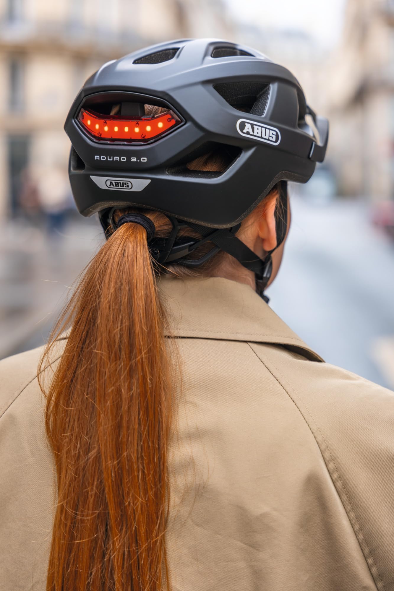 ABUS Aduro 3.0 LED Bike Helmet - Sporty City Helmet in a Stylish Design for Everyday and Sporty Tours - with Rear Light - for Men and Women - Size S, Black