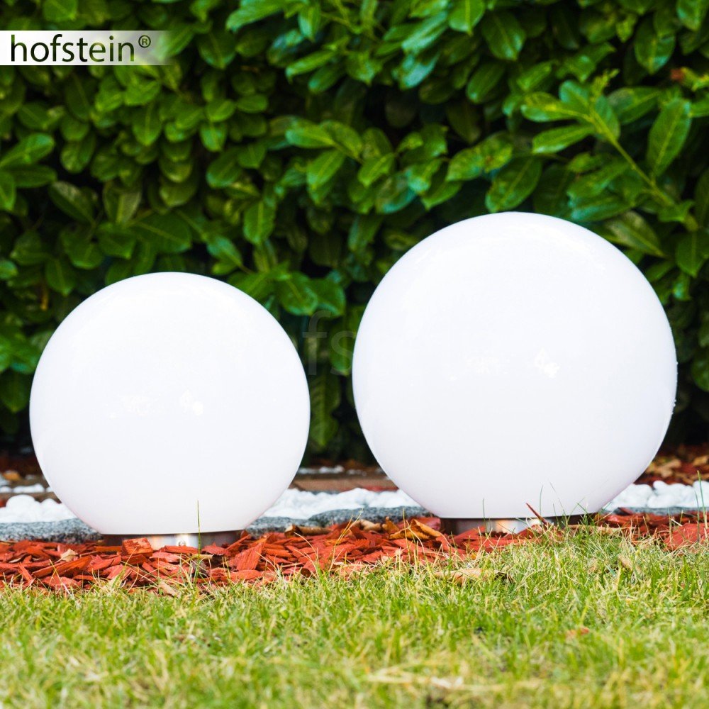 Lampada solare Nassau, set di 2 lampade a sfera, lampade a sfera in plastica bianca, Ø 25 e 30 cm con picchetto di terra, con interruttore on/off, lampade solari con interruttore crepuscolare