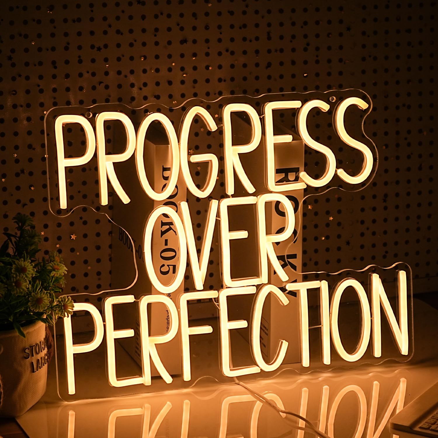 Neonowy znak "Progress Over Perfection" do dekoracji ścian, możliwość przyciemniania, ciepłe białe słowa, LED, zasilany przez USB, litery, neonowe światło do klasy, sypialni, biblioteki, gabinetu (40