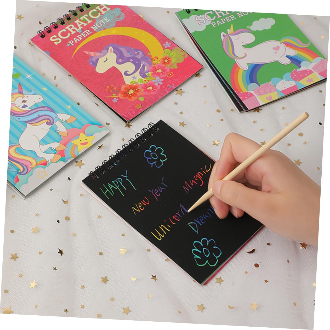 Uonlytech 4 Sätze Scratch Bilderbuch Für Kinderspielzeug Kinderhandwerk Hoch Notizbuch Zeichnen Kratzen Kleiner Zeichenblock Partytütenfüller Beachten Sie Pads Bunt Papier 4 Stück * 4