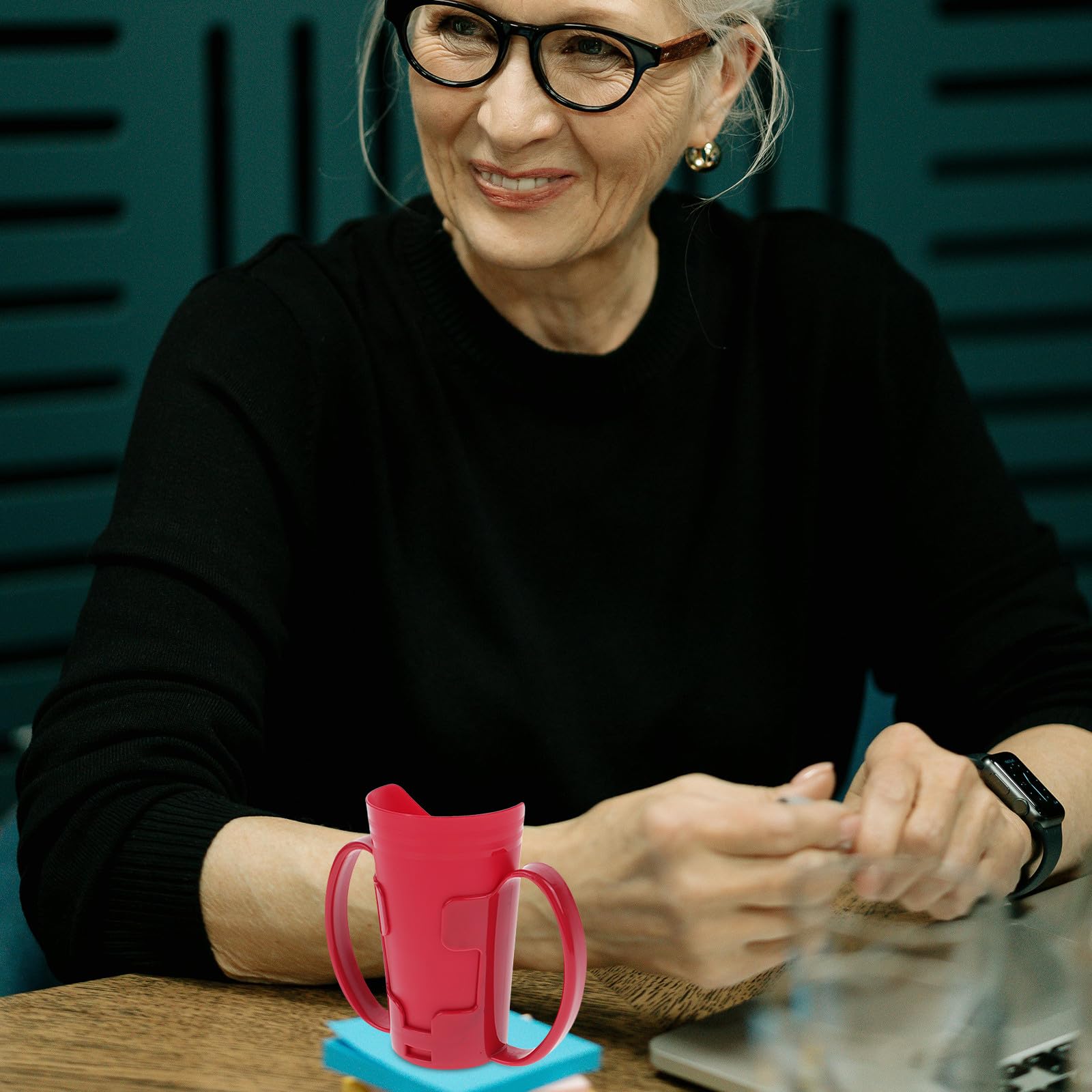 Vaso para Ancianos Diseño Inclinado y Ligero de Plástico, Taza Práctica Antiderrame para Pacientes y Mujeres Embarazadas en Cuidado Diario