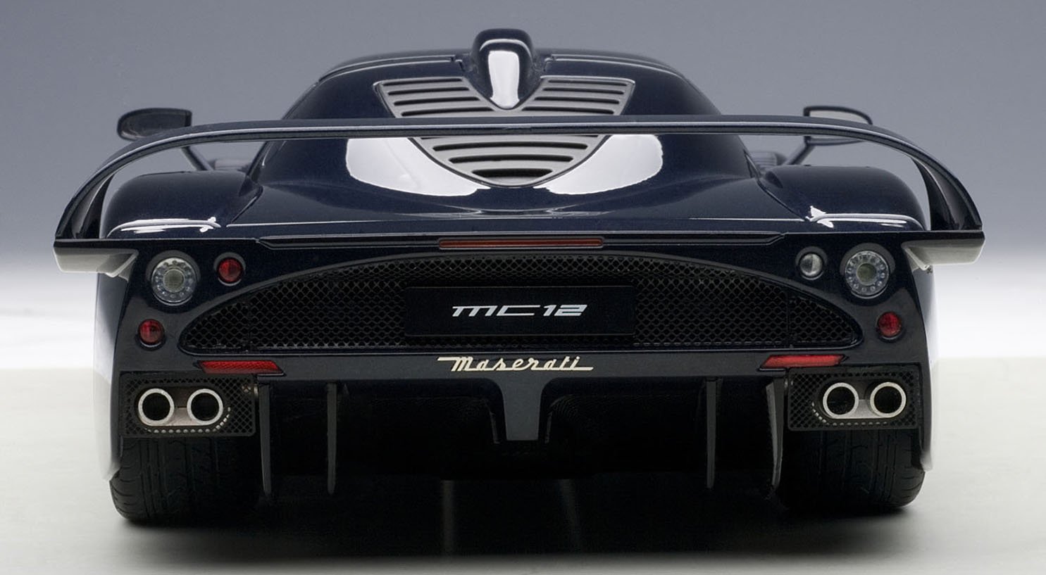 AUTOart オートアート 1/18 マセラティ MC12 本体のみ AUTOart SIGNATURE 1/18 Maserati MC12 ROAD CAR Blue Metallic