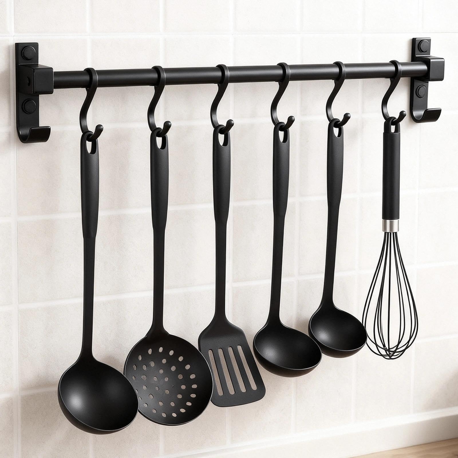 ATTEEFI Hakenleiste Küche 40 cm, Aluminium Stange für Küchenutensilien mit 6 Beweglichen Haken, Küchenleiste Schwarz, Stange mit Haken für Küche, Bad und Flur Küche, Haushalt & Wohnen