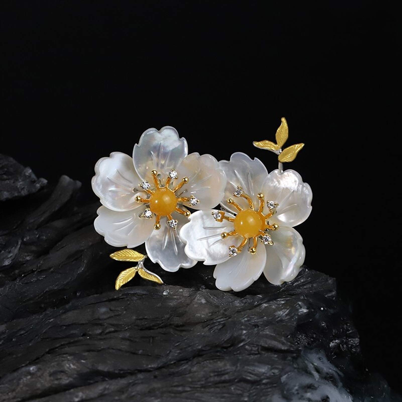 Broche de solapa 1 piezas de flor de perlas broche suéter clip de chal Pin de seguridad de alta gama Temperament ramillete for mujeres niñas ropa decoración Accesorio para disfraz de mujer y niña.