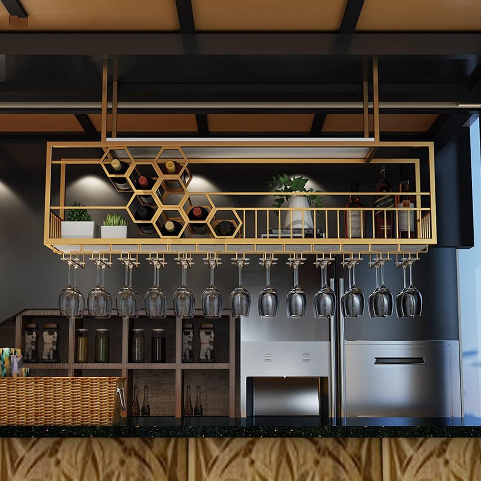 Casier à vin flottant pour une ambiance bistrot chic dans votre cuisine