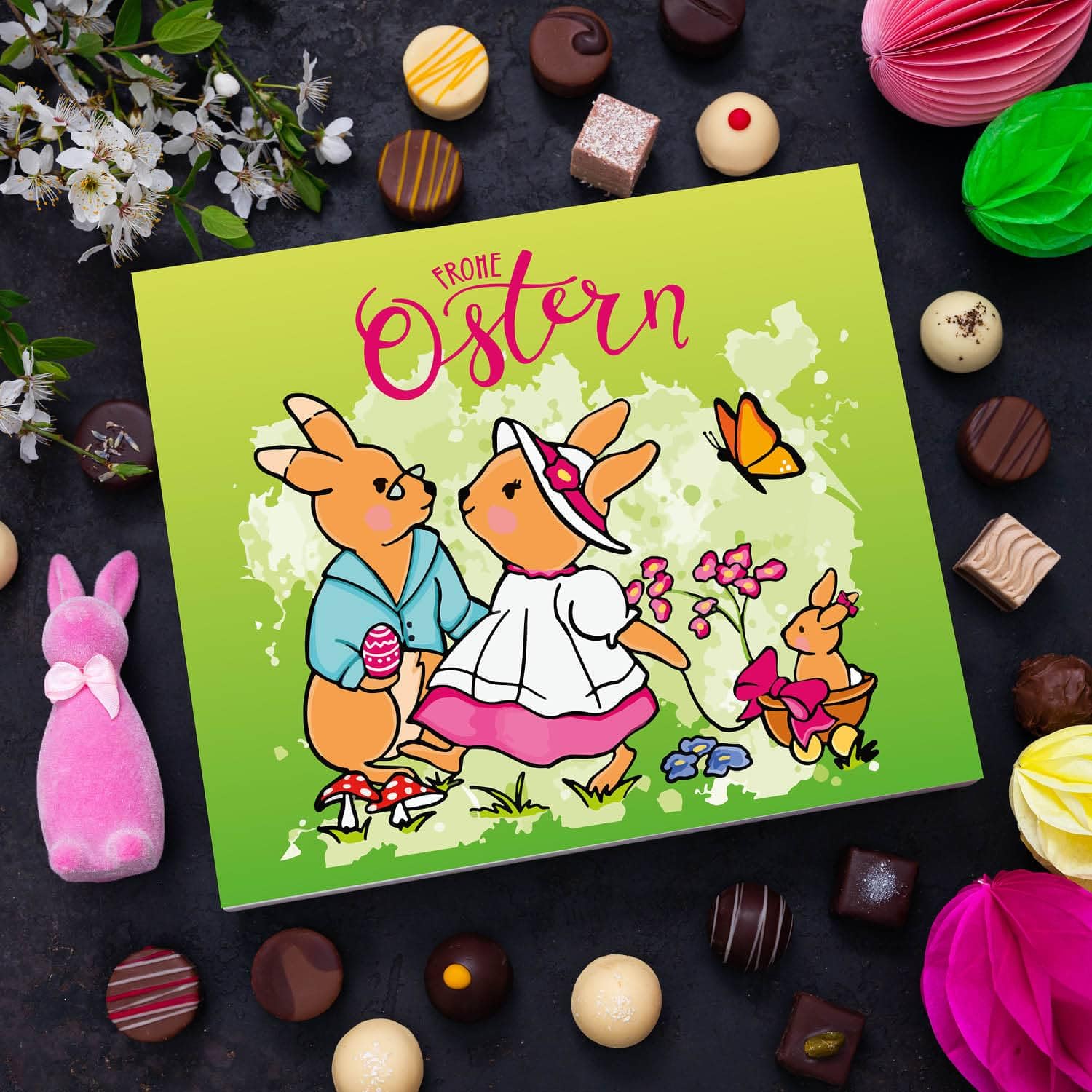 Hallingers Genuss Manufaktur Pralinen Oster-Geschenk - ohne Alkohol, handmade aus Confiserie-Edelkakao in wertiger XXL-Geschenkbox "Hasenfamilie", Ostern Körbchen für Frauen Männer